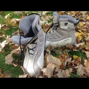 Salomon waterproof Thinsulate Trekkers